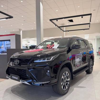 TOYOTA HILUX SW4 2.8 D-4D TURBO DIESEL DIAMOND 7L 4X4 AUTOMÁTICO TOYOTA HILUX SW4 2.8 D-4D TURBO DIESEL DIAMOND 7L 4X4 AUTOMÁTICO